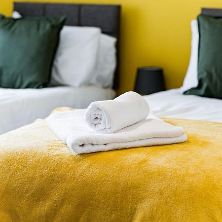 Special Rate For Bookings More Than 7 Nights, Warm Spacious Contractor House Near Liverpool City Centre Sleeps 8 Kitchen & Dining Room, Washing Machine Экстерьер фото