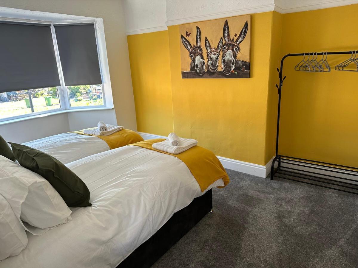 Special Rate For Bookings More Than 7 Nights, Warm Spacious Contractor House Near Liverpool City Centre Sleeps 8 Kitchen & Dining Room, Washing Machine Экстерьер фото