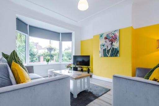 Special Rate For Bookings More Than 7 Nights, Warm Spacious Contractor House Near Liverpool City Centre Sleeps 8 Kitchen & Dining Room, Washing Machine Экстерьер фото