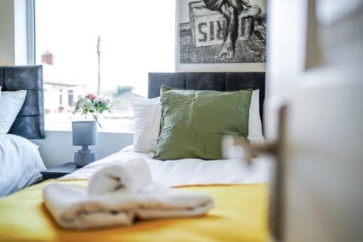 Special Rate For Bookings More Than 7 Nights, Warm Spacious Contractor House Near Liverpool City Centre Sleeps 8 Kitchen & Dining Room, Washing Machine Экстерьер фото